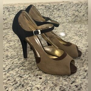 XAppeal Sangria Women’s Heels Brown And Black Faux Suede Size 8